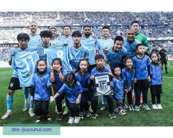 大连英博凭借梭鱼湾主场热情球迷和稳定表现成功冲超 重返中超顶级联赛